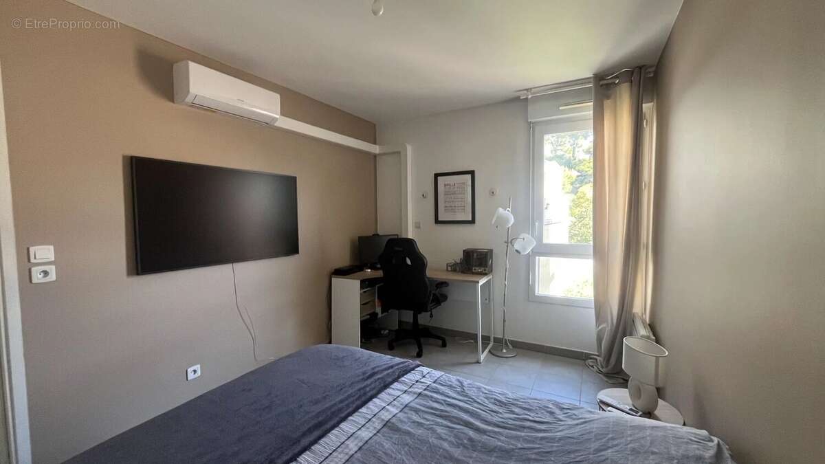 Appartement T2 de 46 m² avec terrasse. garage et ascenseur à Martigues Ferrières - photo 8
