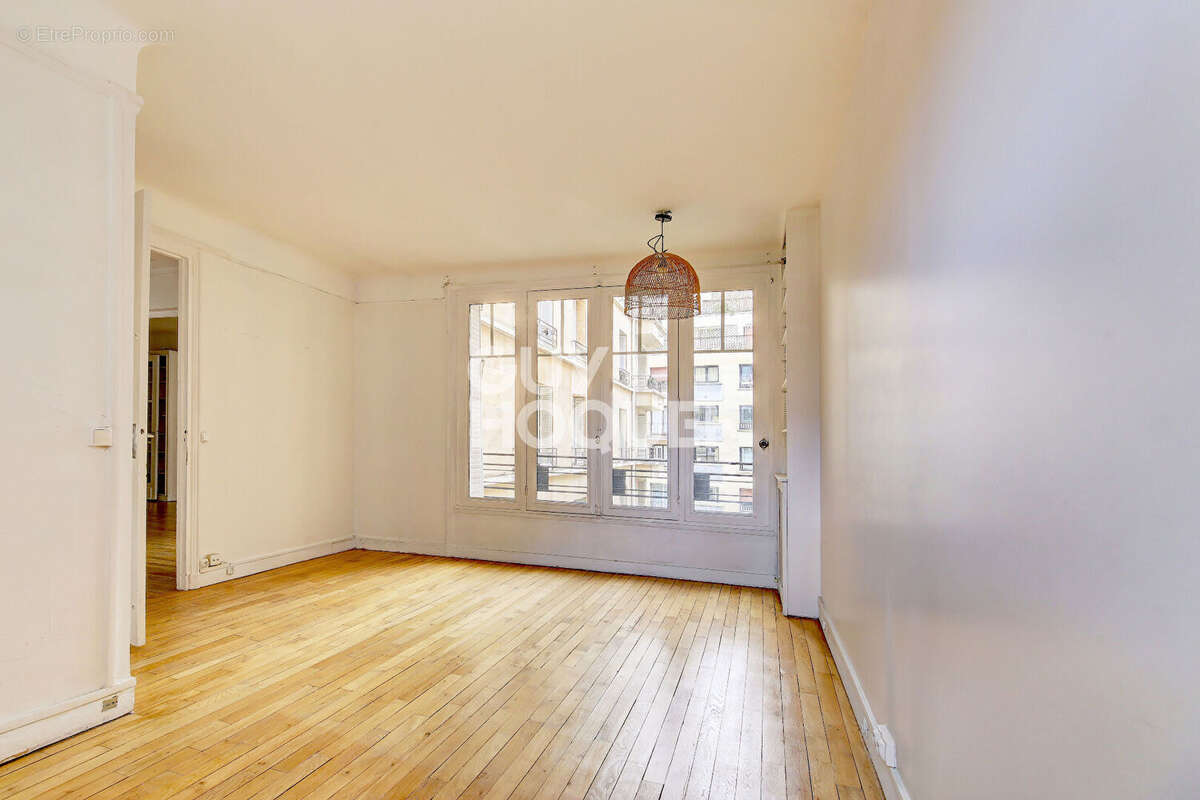 Appartement à PARIS-16E