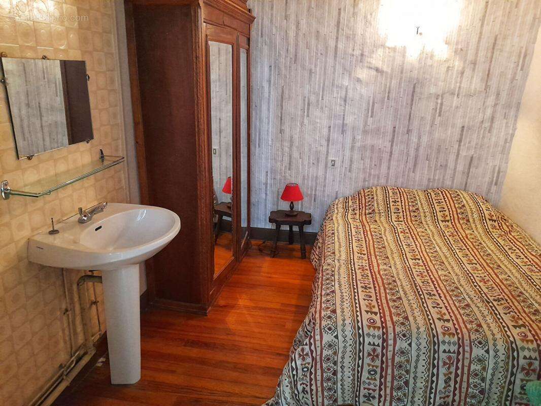 Appartement à EAUX-BONNES