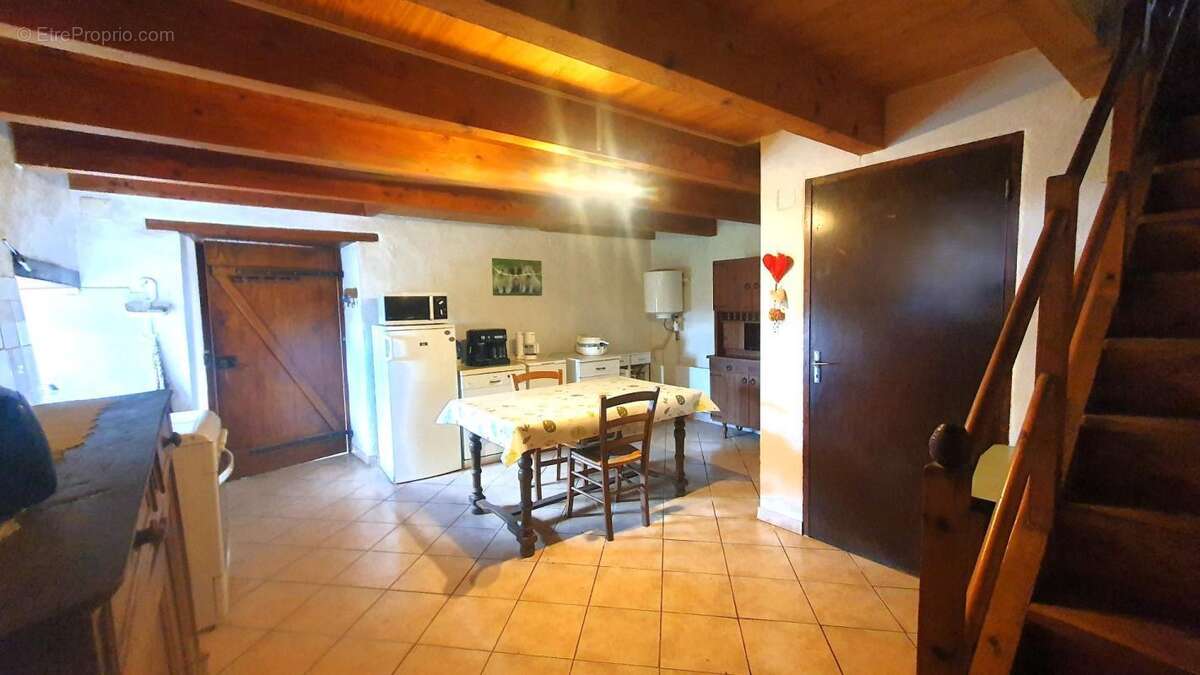 Maison à LA SALVETAT-PEYRALES