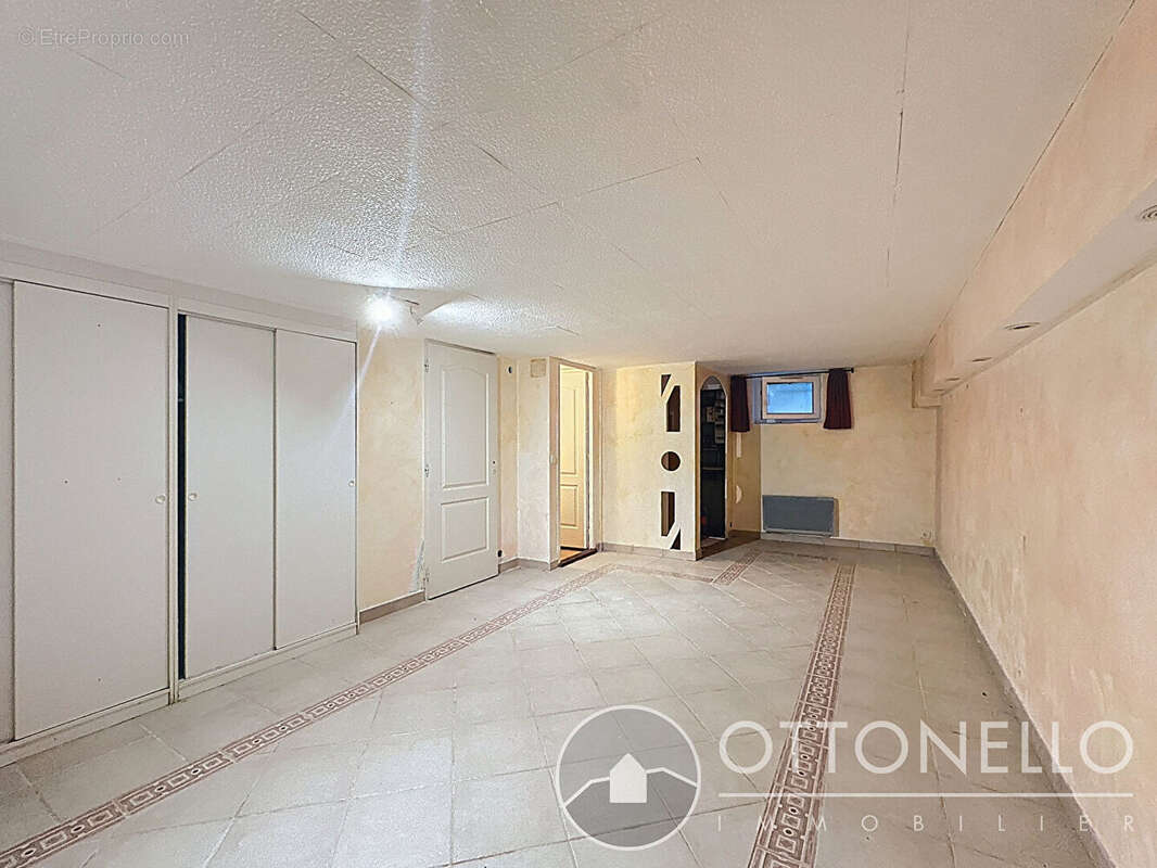 Maison à ROQUEBRUNE-SUR-ARGENS