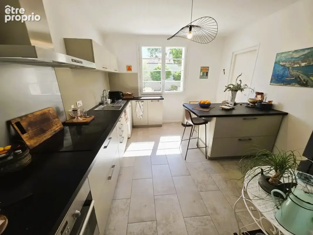 ILE D'OLERON (17), A Vendre Très belle Longère rénovée 194m², édifiée au calme en cœur de village sur terrain 1.047m² - photo 9