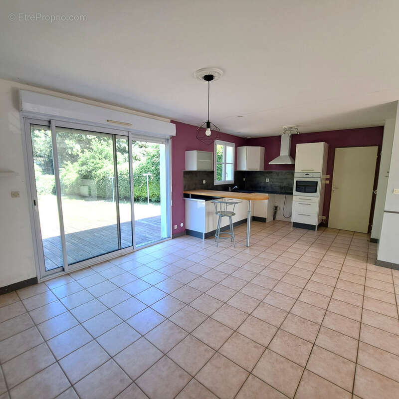 Maison 80 m² à Surgeres  - photo 4