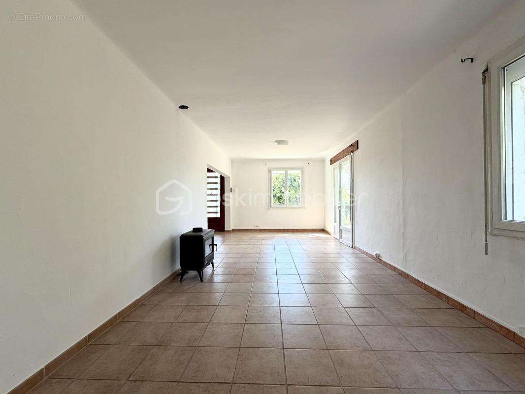 Rare à la vente : propriété avec dépendance indépendante à Saint-Saturnin-les-Apt - photo 7