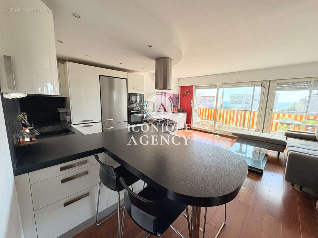 Appartement à VALLAURIS