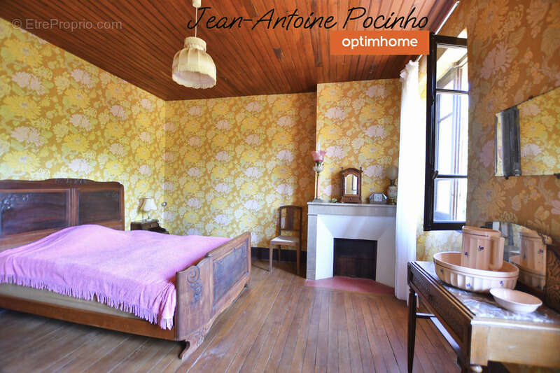 Maison à SAINTE-FOY-DE-PEYROLIERES