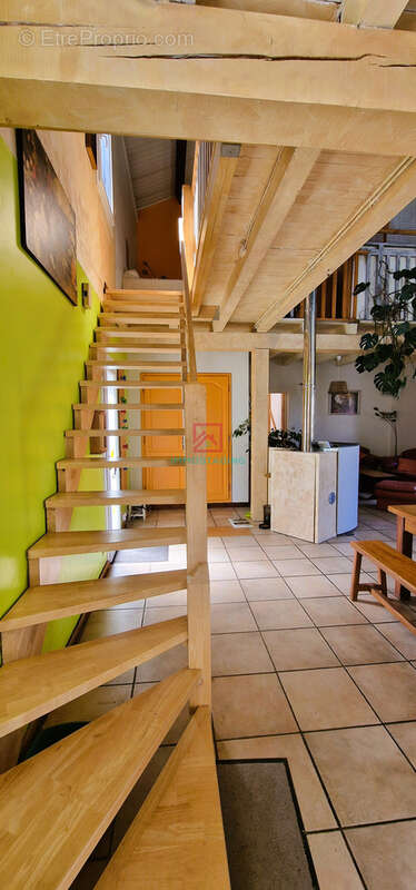 Maison à LAVAL-ROQUECEZIERE