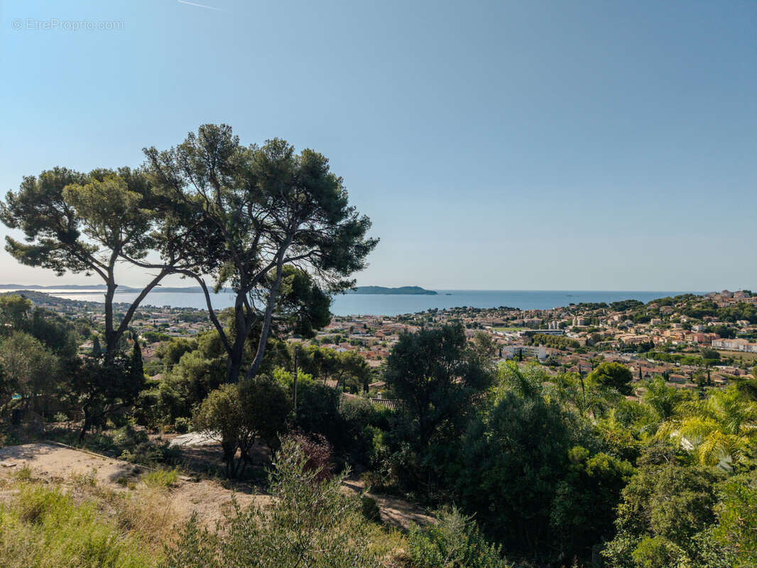 Terrain à CARQUEIRANNE