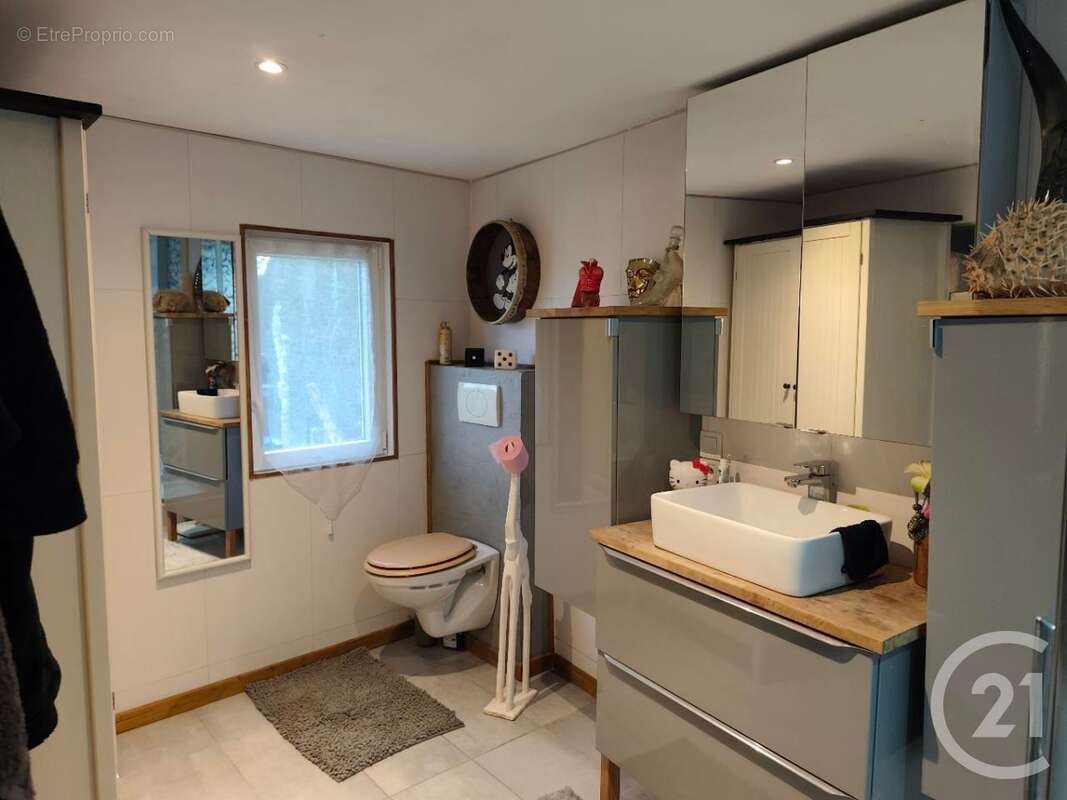 Maison à COURBEPINE