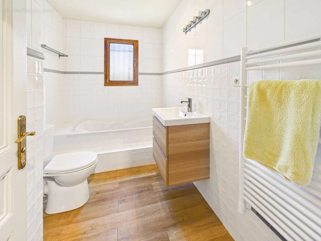 Maison à MONTAIGU-DE-QUERCY