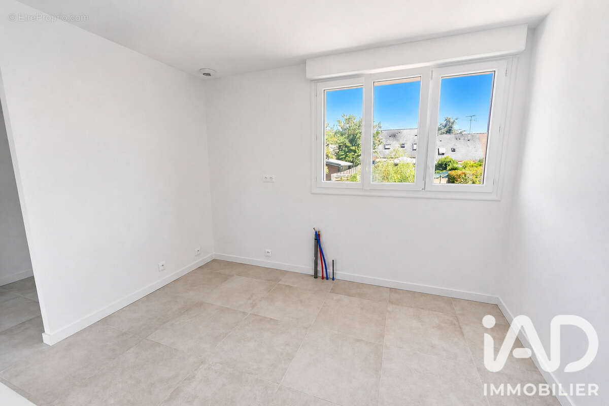 Maison 83 m² à Laval  - photo 4