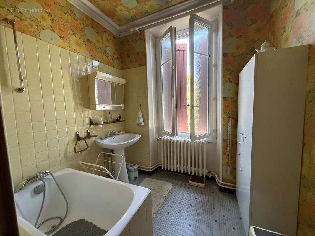 Maison de village et dépendances - photo 12