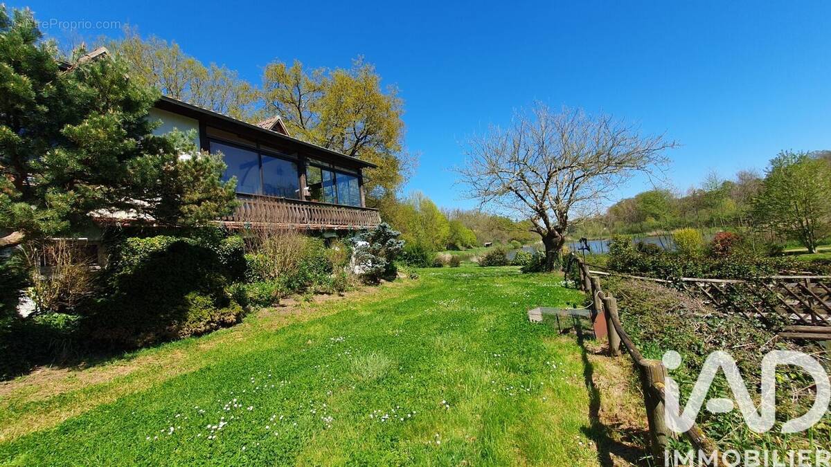 Photo 1 - Maison à CERNUSSON