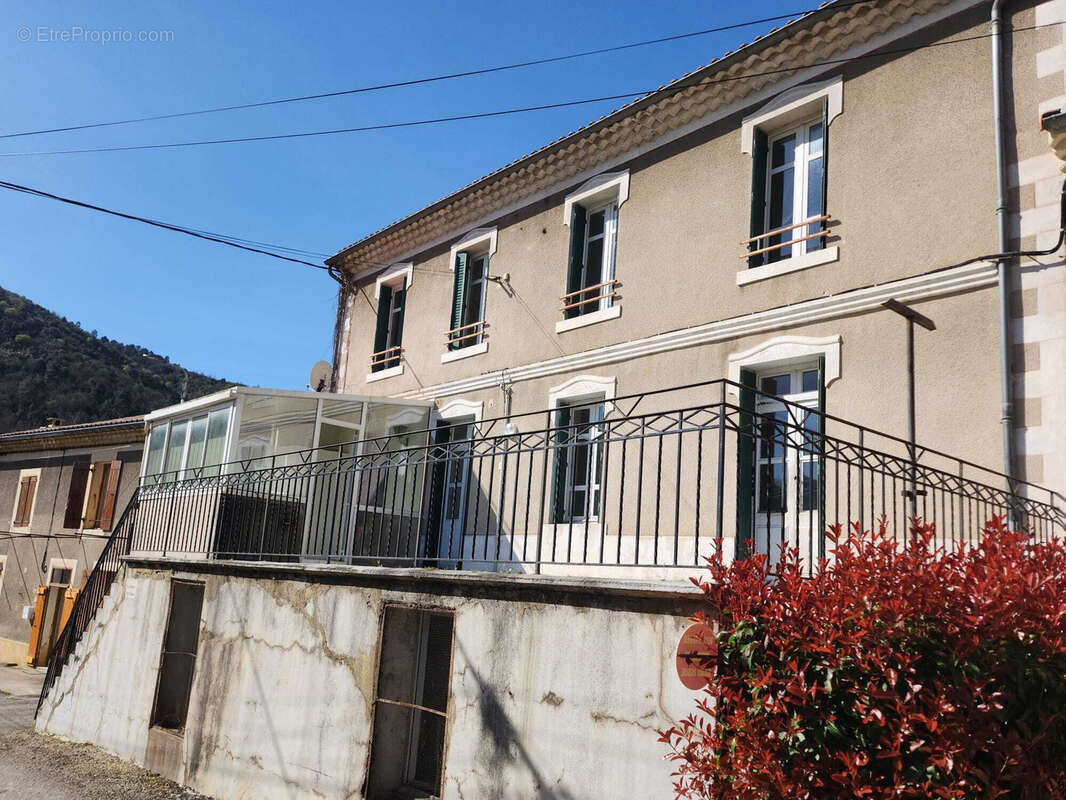 Maison à SAINT-LAURENT-DU-PAPE