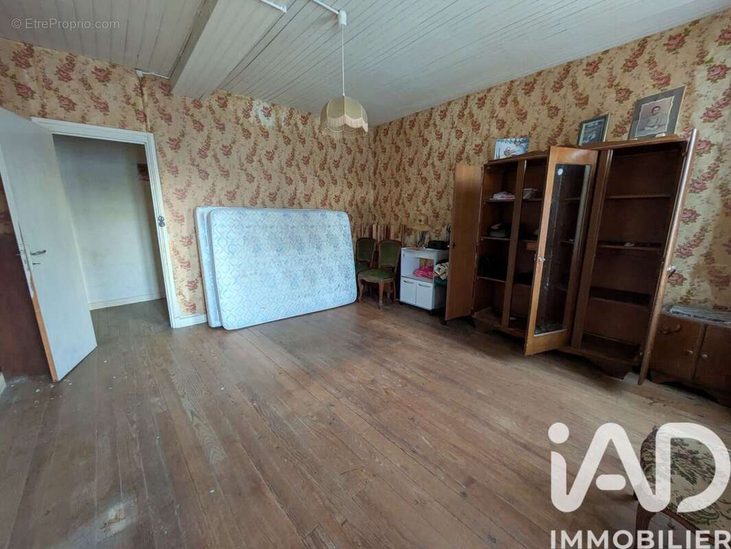 Maison 217 m² à Nancras  - photo 9