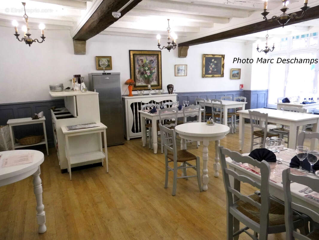 Immeuble de centre ville , hotel-bar-restaurant 13 chambres + appartement privé surface de 620m2 hab., courett - photo 5
