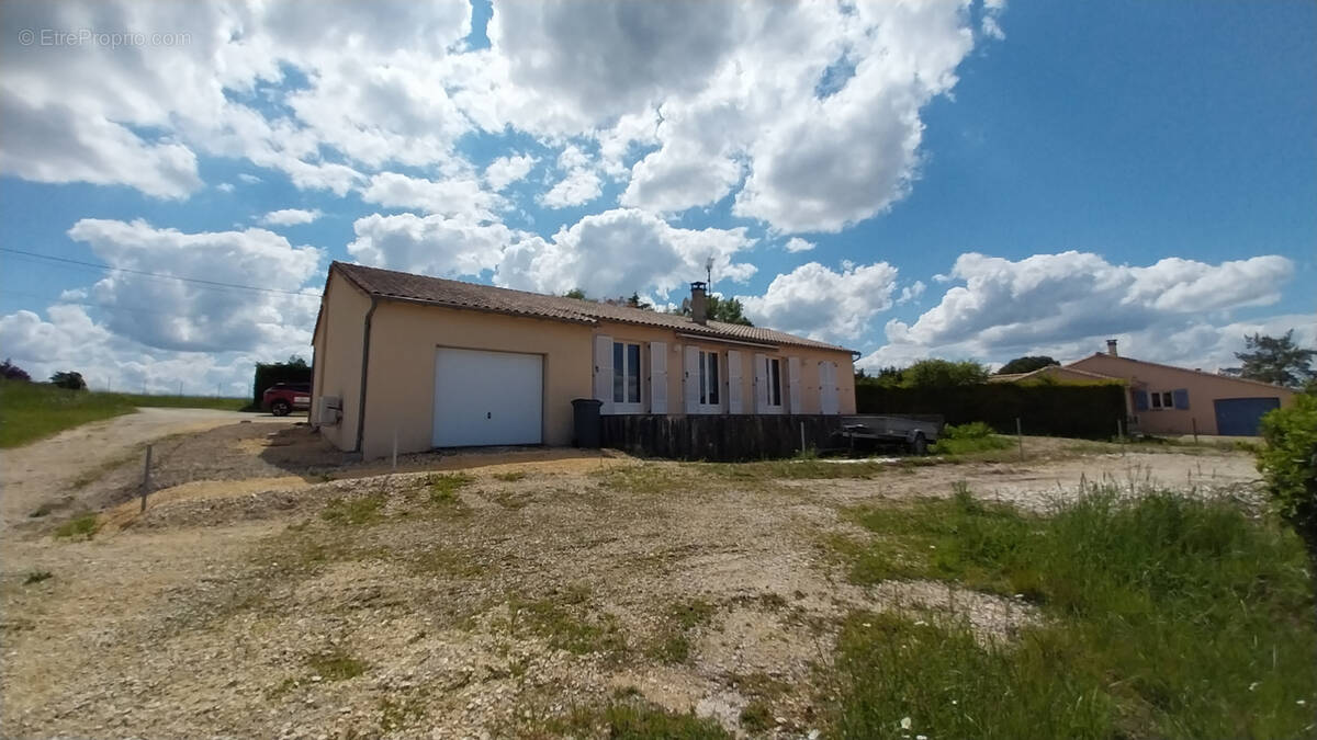 Maison à LA CHAPELLE-GONAGUET