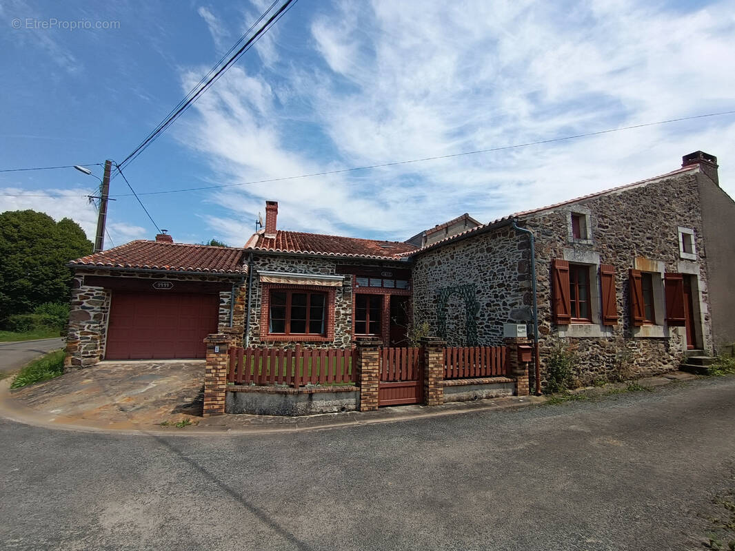 Maison à BUSSIERE-POITEVINE