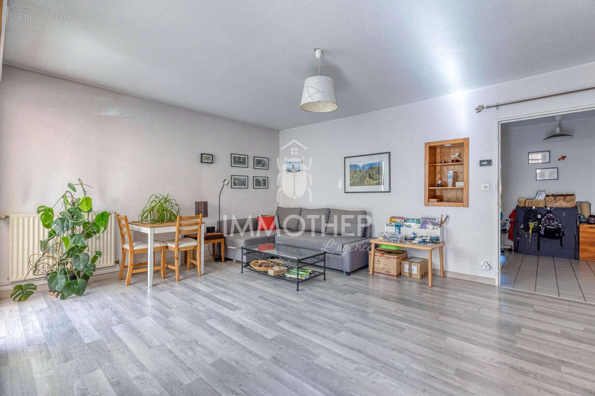 Appartement à FONTAINE