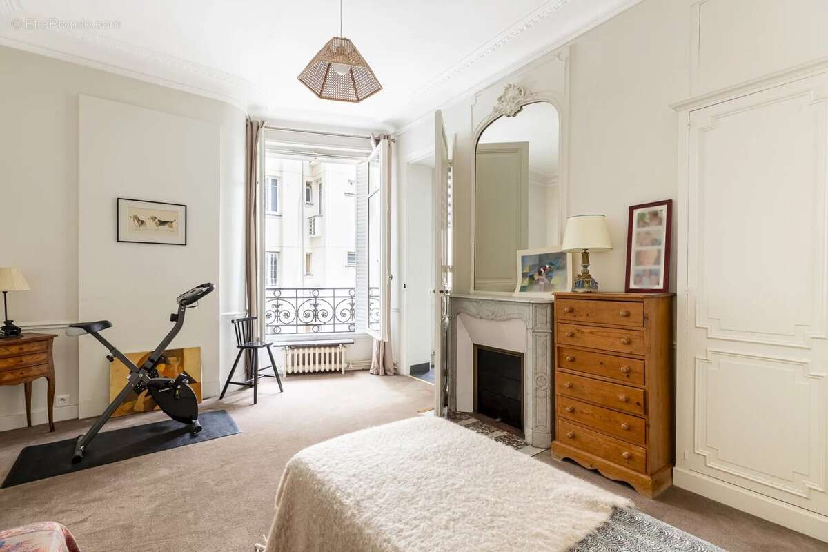 Appartement à PARIS-17E