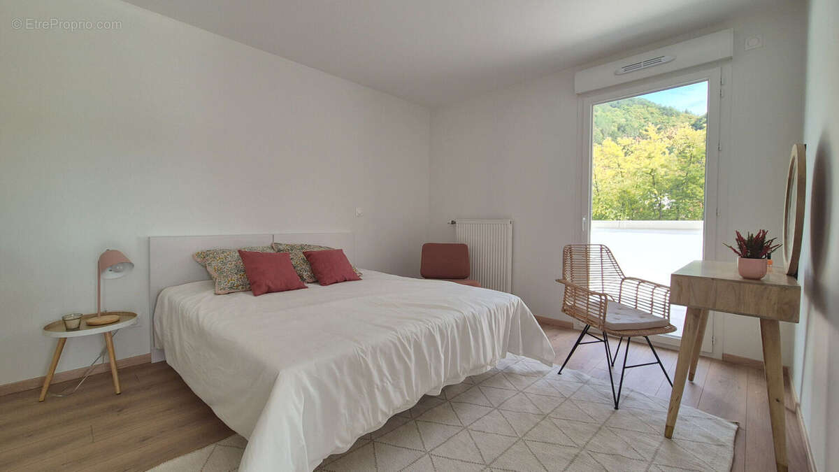 Appartement Saint Martin D Heres 5 pièce(s) 108 m2 - photo 13