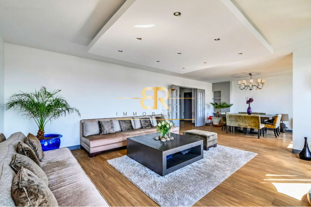 Appartement à CHARENTON-LE-PONT