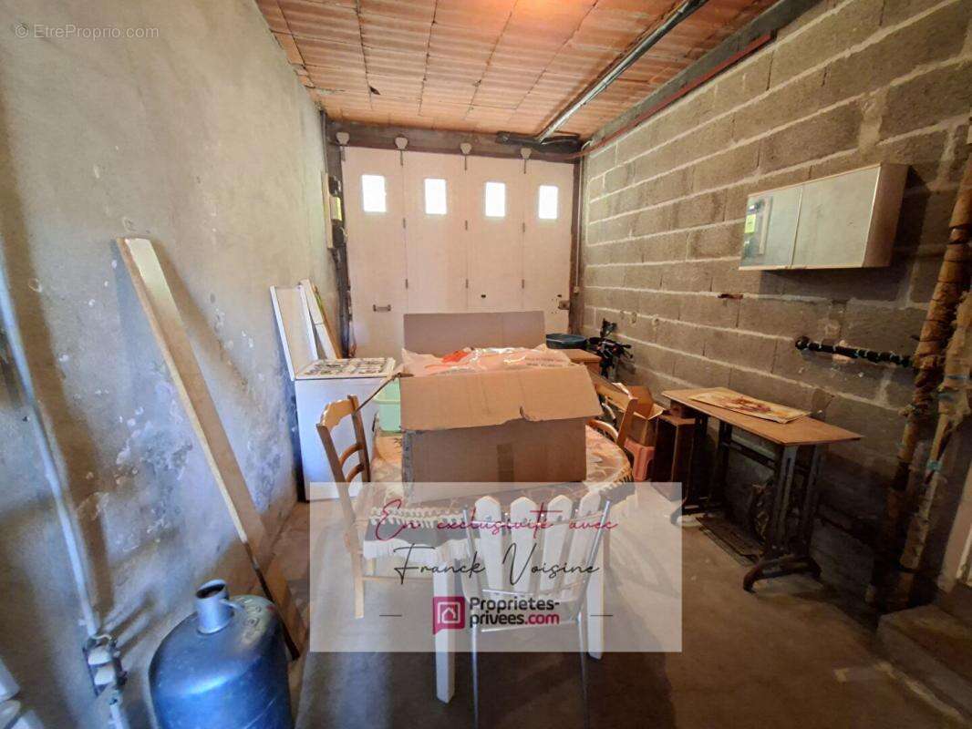 A VENDRE en Exclusivité à Beaurepaire, Ensemble de 2 maisons de 126 et 50 m2 avec plusieurs dépendances et garages sur une parce - photo 12