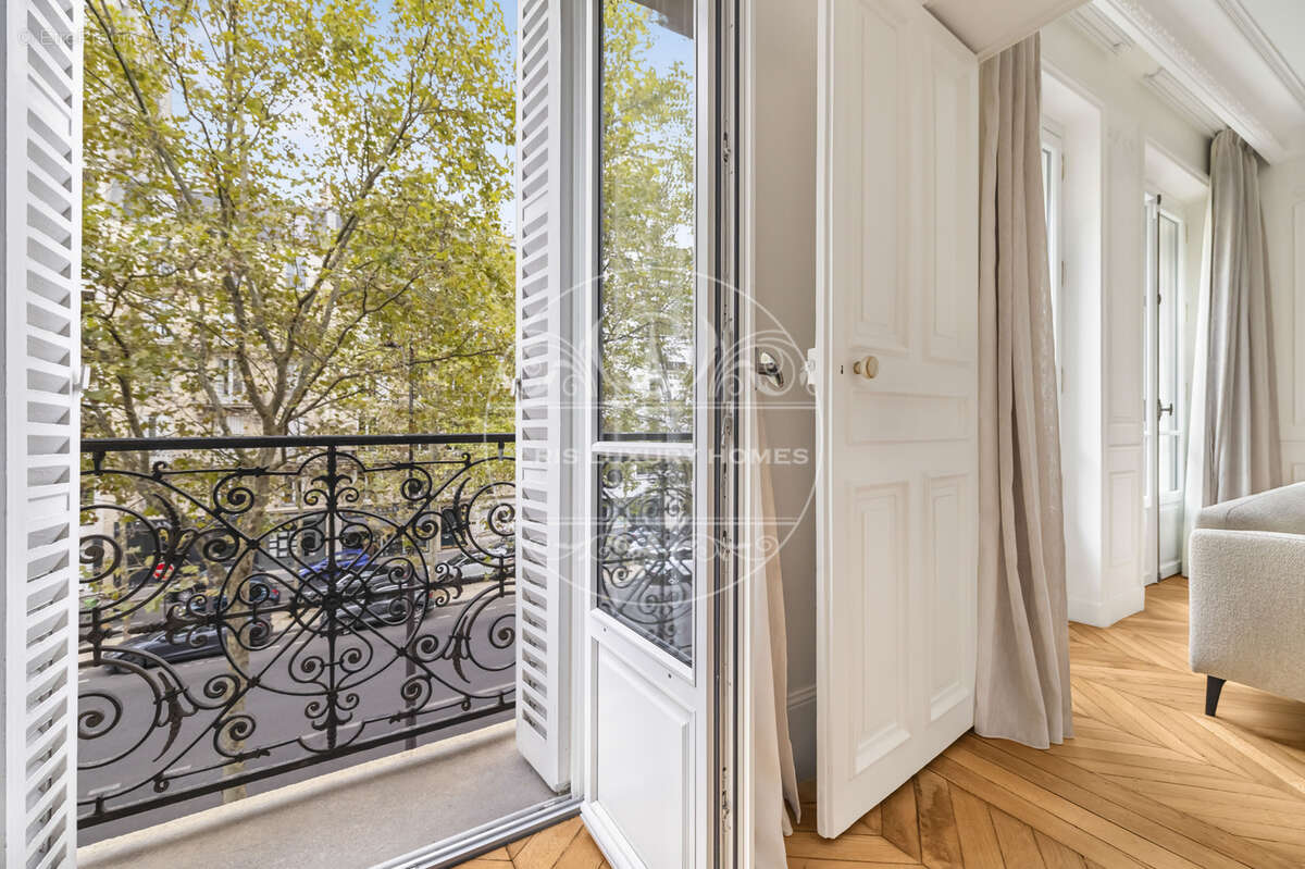 Appartement à PARIS-7E
