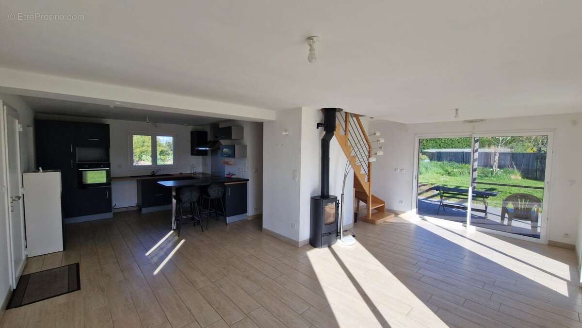 Maison à SAINT-JULIEN-DE-CONCELLES