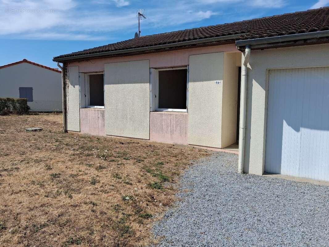 Maison de plain-pied de type 4 - Landemont - photo 2