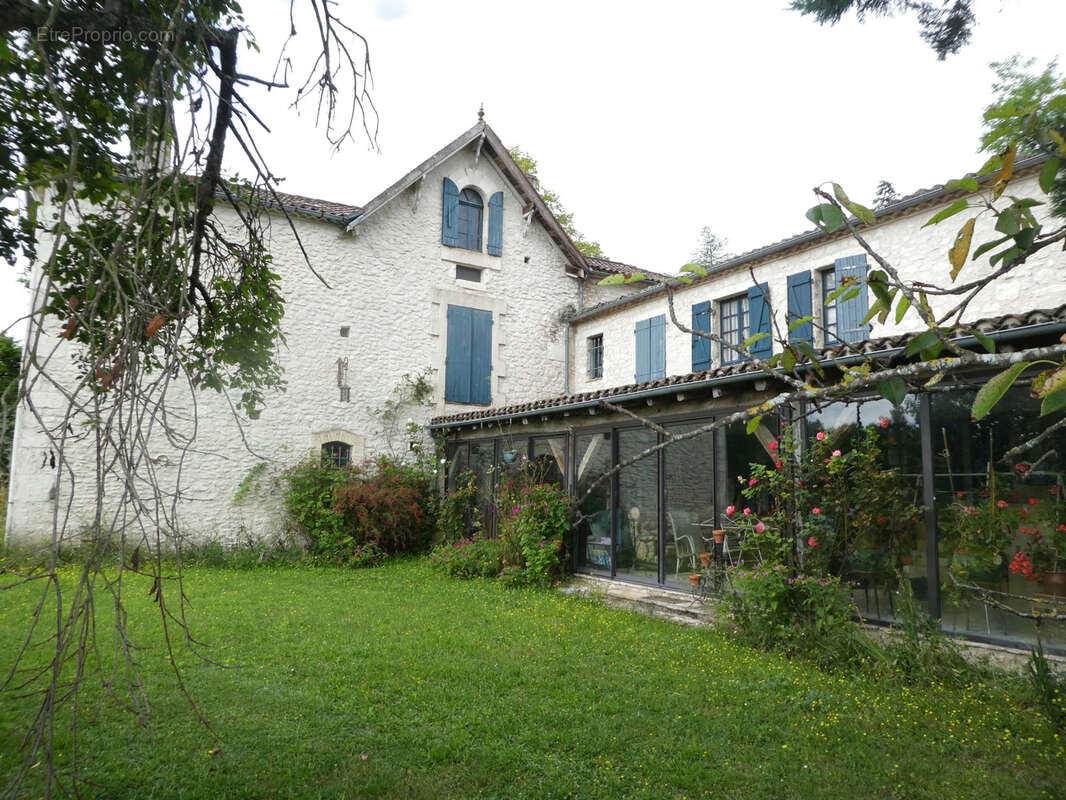 Maison à MONTAIGU-DE-QUERCY