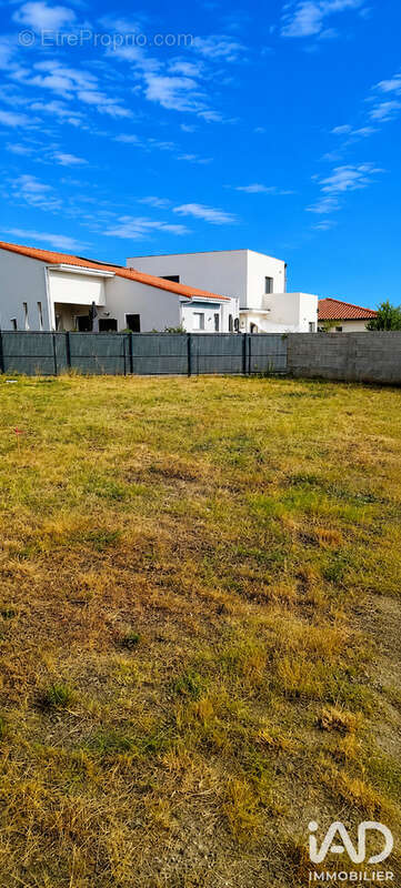 Terrain 300 m² à Maureillas-Las-Illas  - photo 4