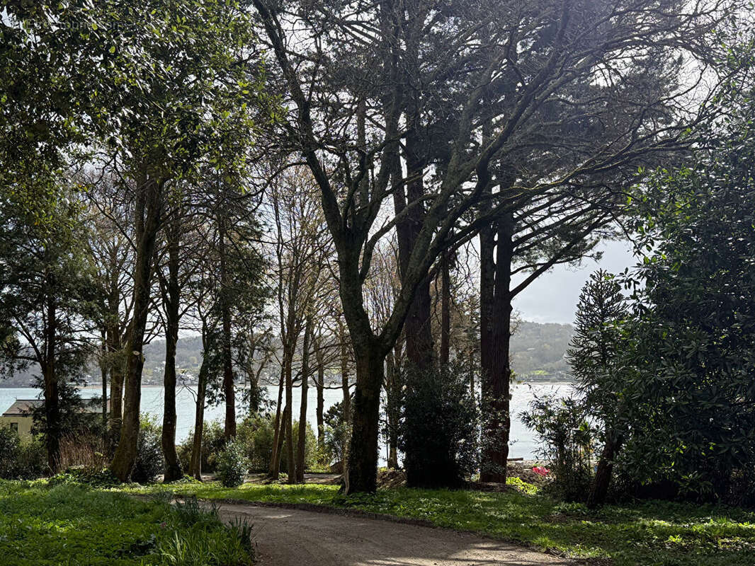 Terrain à LE RELECQ-KERHUON