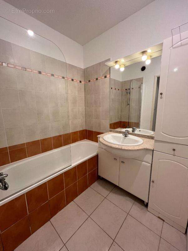 Appartement proche centre village  T2  de 45 m² avec jardinet et cellier - photo 6