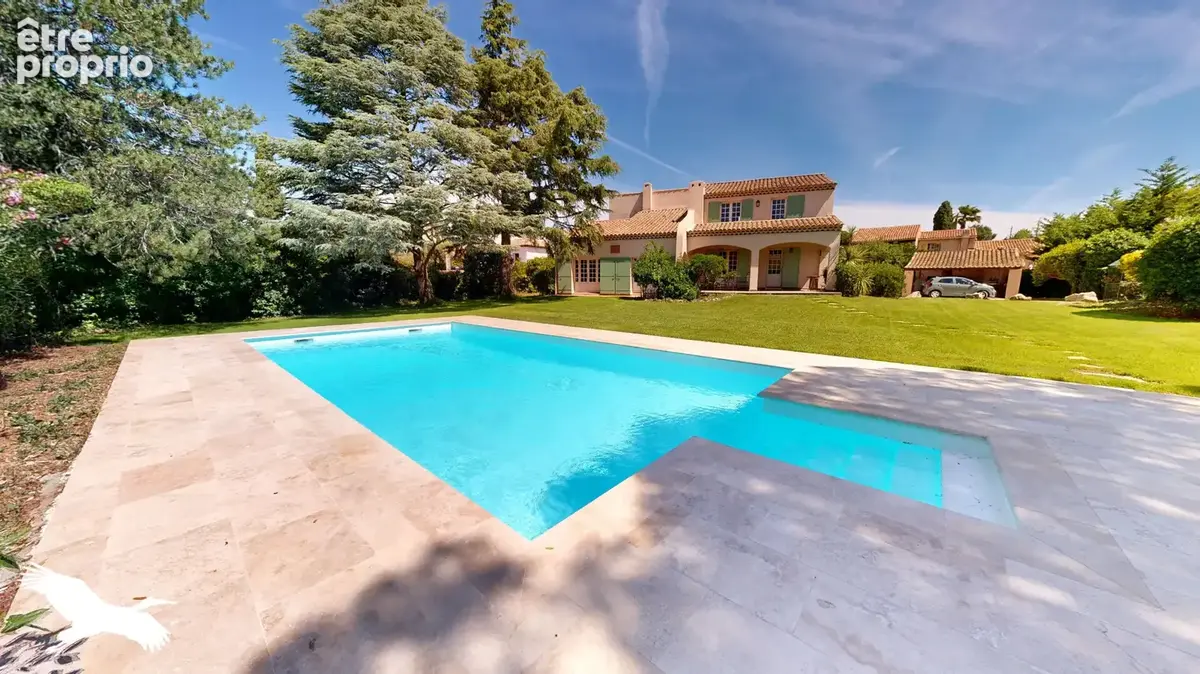 A vendre -  Allauch - Villa  7 pièces195 m2 avec jardin et piscine - dépendance - stationnement - secteur La Ribassière - 13190  - photo 2