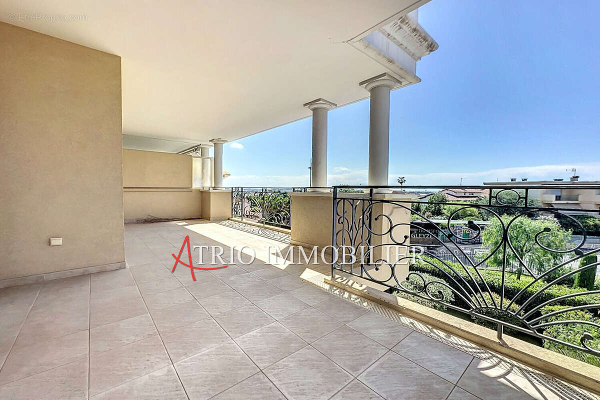 Appartement à SAINT-LAURENT-DU-VAR