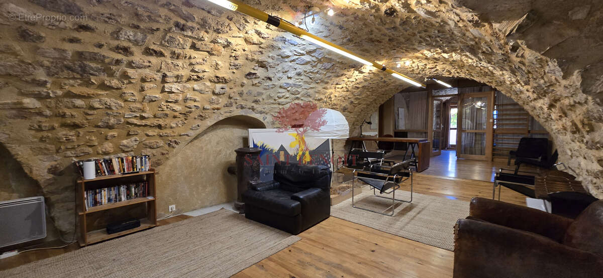 Maison à MONTPEYROUX