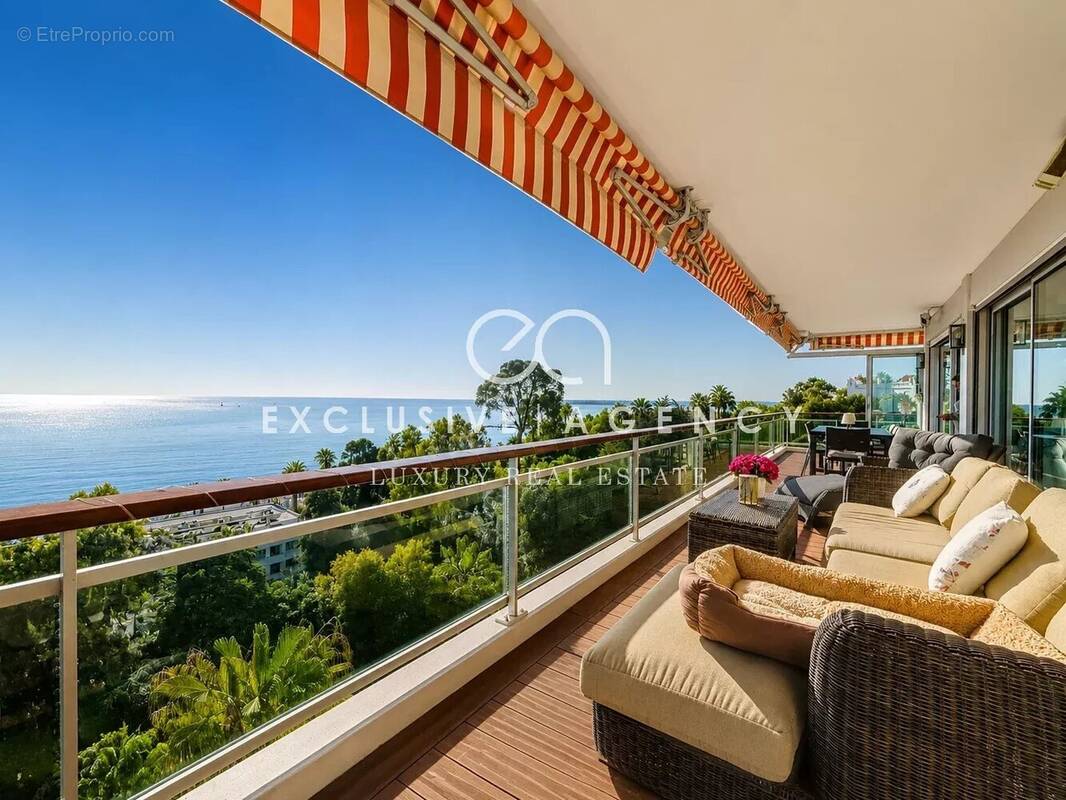 Appartement à VALLAURIS