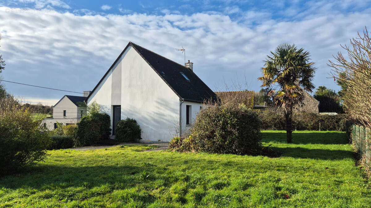 Maison à AUMEVILLE-LESTRE