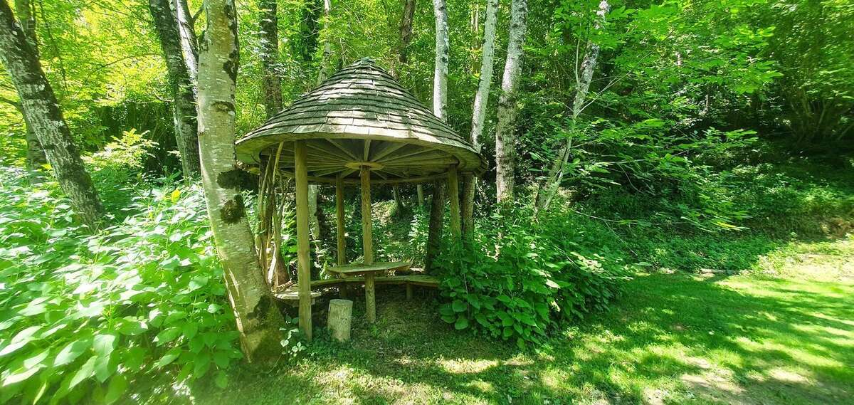 Magnifique moulin rénové dans un écrin de verdure - photo 2