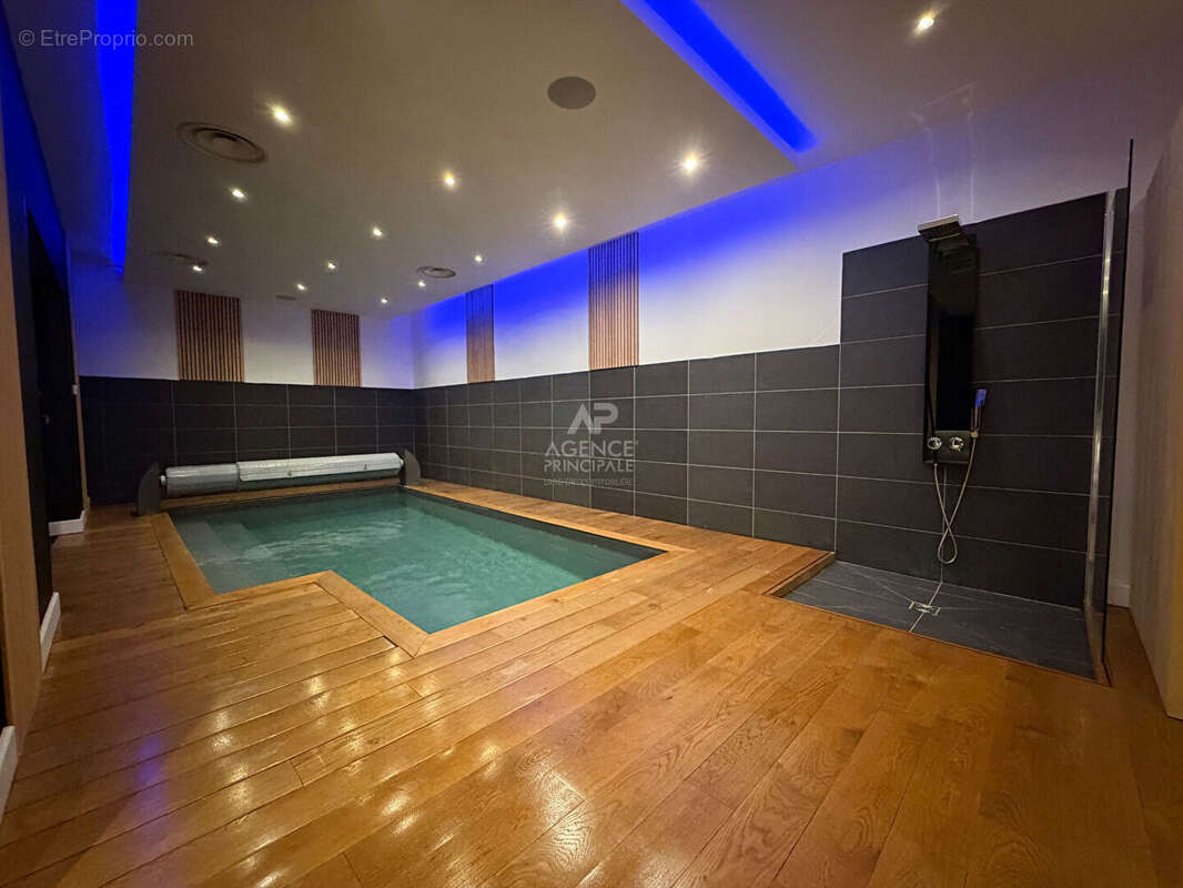 Demeure de prestige Osny 7 pièce(s) 221.05 m² - photo 12