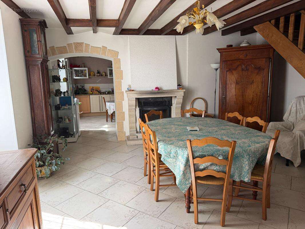 Maison Nanteuil 6 pièce(s) 161m2 - photo 3