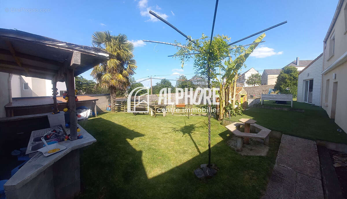 Maison à LA SALLE-DE-VIHIERS