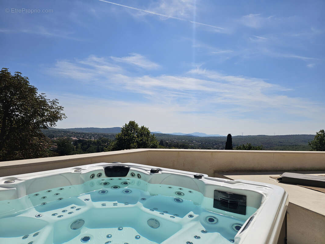 Maison à SAINT-VALLIER-DE-THIEY