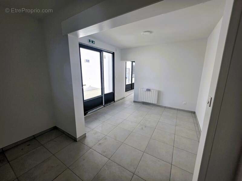 Dpt Charente Maritime (17), à vendre DOLUS D'OLERON Emplacement N°1 Local commercial Neuf - Plain pied de 35,20m² - photo 5
