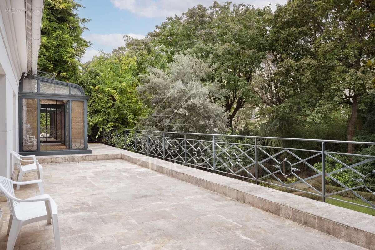 Maison à NEUILLY-SUR-SEINE