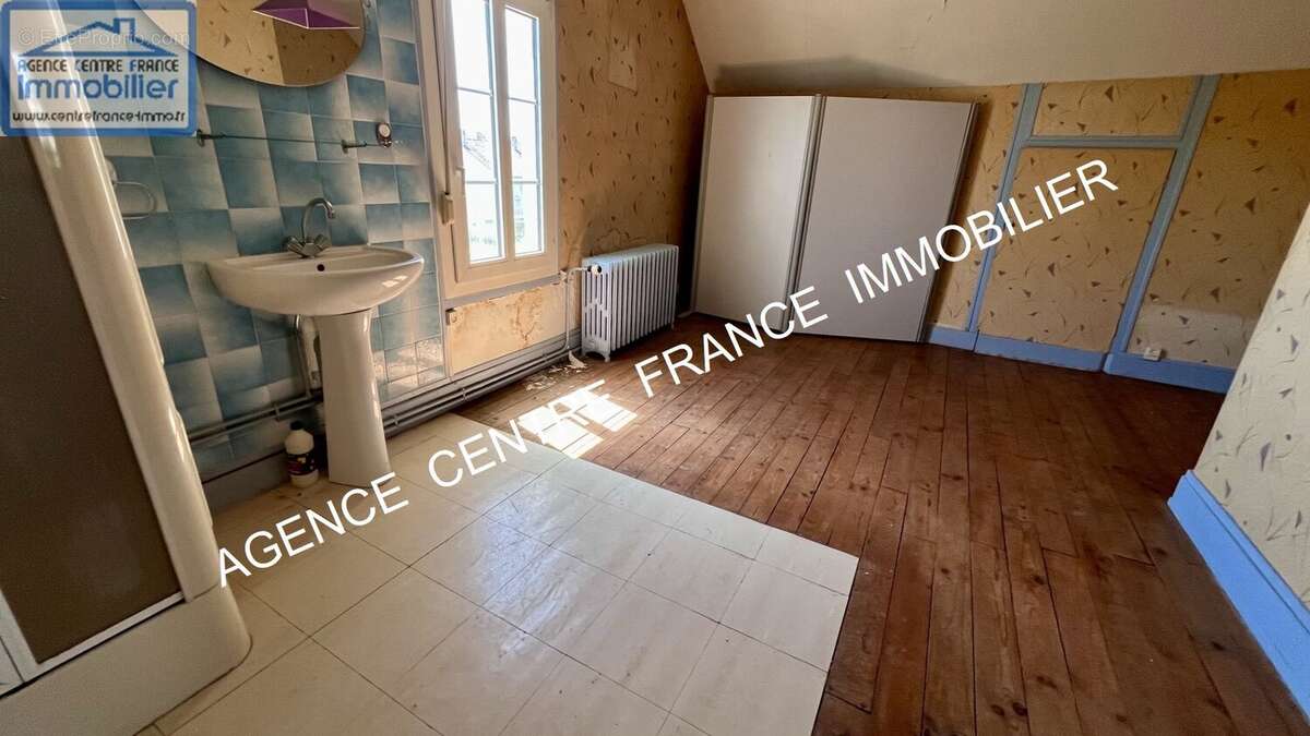 BOURGES sud. Maison indépendante de 5 pièces avec jardin - photo 9