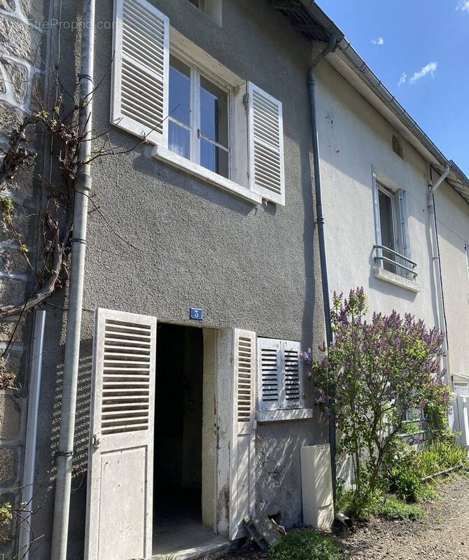Maison à PEYRAT-LE-CHATEAU