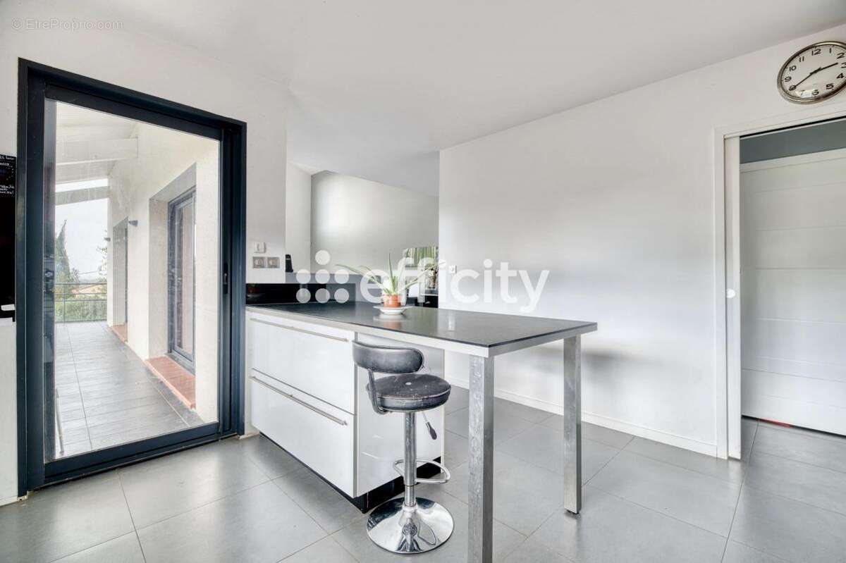 Maison à LACROIX-FALGARDE