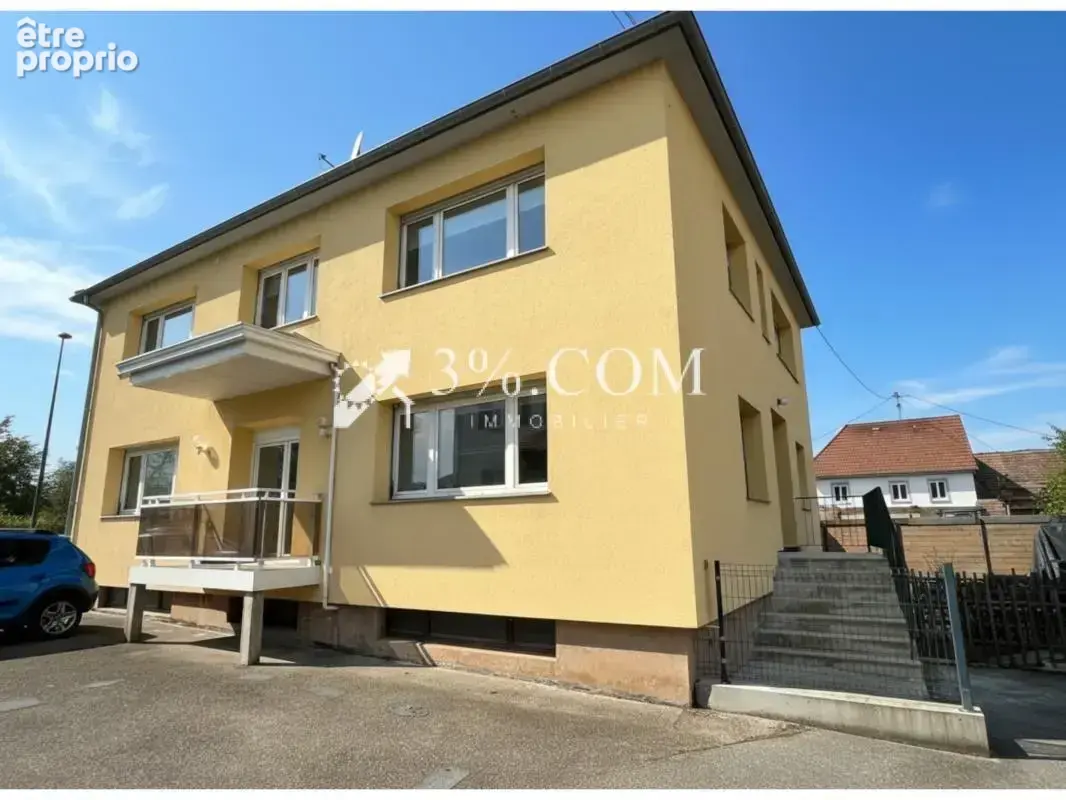 3%COM Grand F4 avec balcon - cour et caves - photo 11